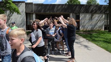 Teachers send off Jamestown Elementary students on last day of school ...