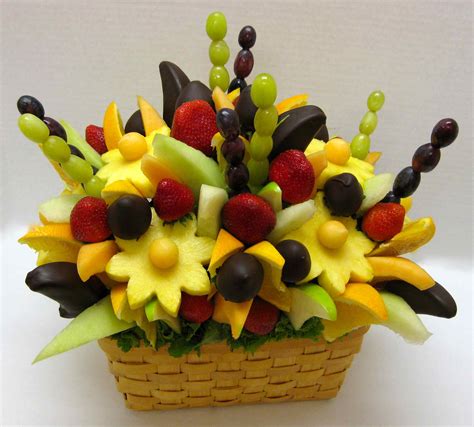 How to make a DO IT YOURSELF edible fruit arrangement!! | crazeedaisee