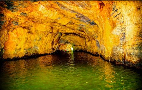 Top 7 most beautiful caves in Vietnam 2020