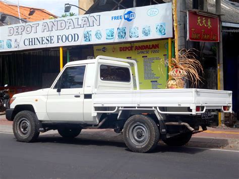 Toyota Land Cruiser Pickup (J70) | The facelift 4.5 litre di… | Flickr