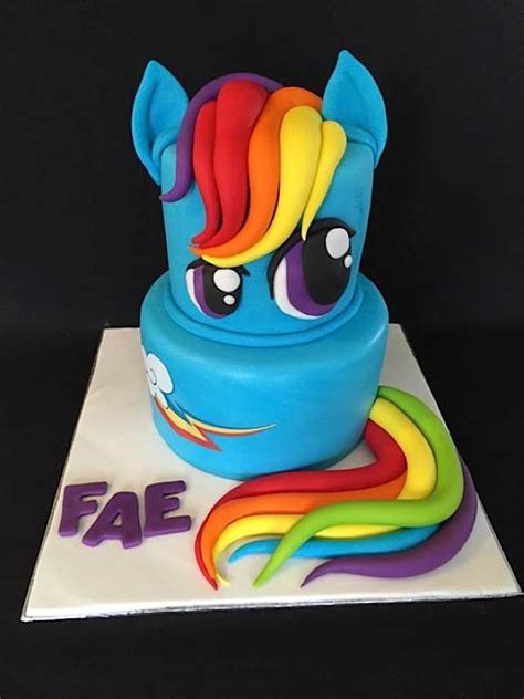 Equestria Daily - MLP Stuff!: Another Professional Rainbow Dash Cake