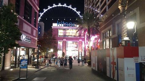 Linq Promenade Restaurants, Shopping & Things To Do - Vegas Food & Fun