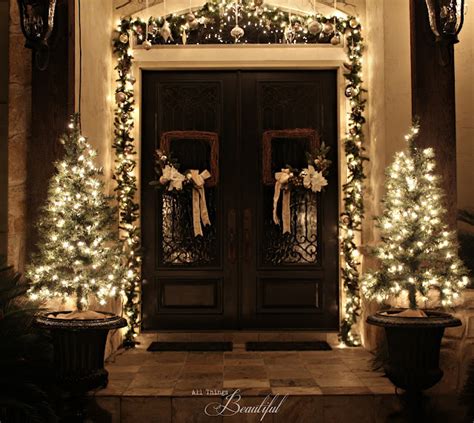 All Things Beautiful: Christmas Porch {Garland}