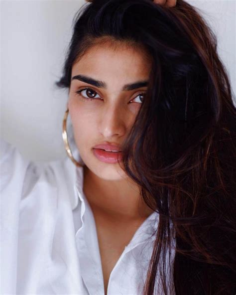 Athiya Shetty Wiki, Biography, Age, Movies, Family, Images - News Bugz