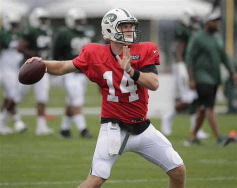 Sam Darnold ends holdout, signs with Jets - The Boston Globe