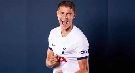 Spurs new boy Micky van de Ven shows heartwarming gesture to London ...