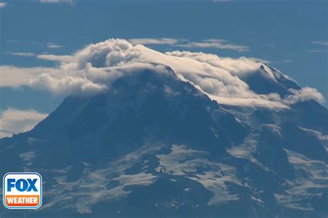 La formation des nuages du mont Rainier suscite la panique que le volcan va éclater - Drumpe