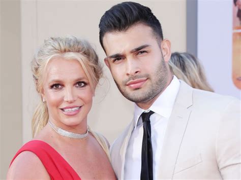 Hold On—Did Britney Spears Just Debut Her Engagement Ring? | Who What Wear