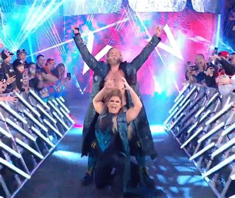 Grit Couple: Edge & Beth Phoenix entrance | Beth phoenix, Wwe edge ...