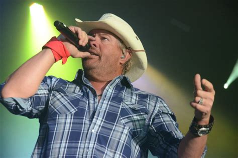 Photos: Country superstar Toby Keith rocks the Sudbury Arena - Sudbury News