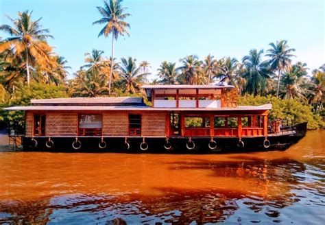 1 Bedroom Deluxe Houseboat - Kumarakom Houseboat Club