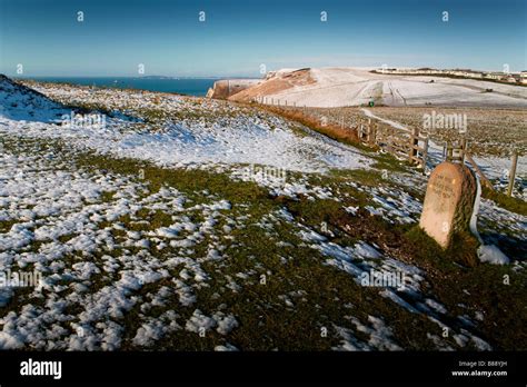 Hiking trail between Lulworth cove and Durdle door on Dorset's Jurassic coast Stock Photo - Alamy