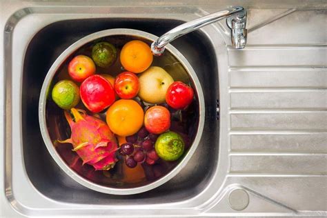 Washing Vegetables with Vinegar (Works for Fruit too!)