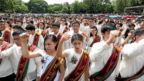 UP grads exhorted to soar like fairies | Inquirer News