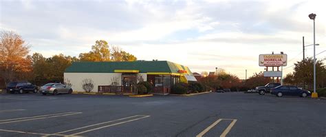 Hardees Monroe Plaza Shopping Center Monroe, NC | Mike Kalasnik | Flickr