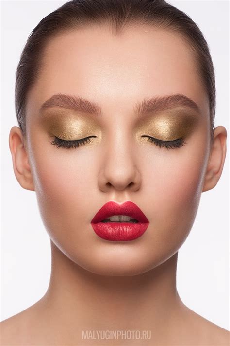 13 Charming Golden Eye Makeup Looks for 2017 - Pretty Designs