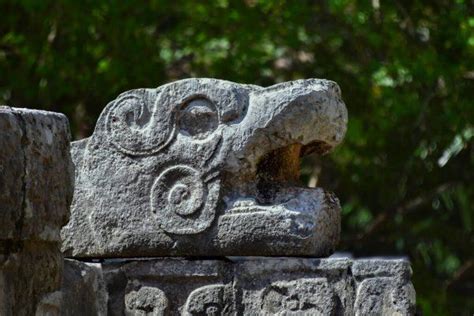 Chichen Itza Pyramid of Kukulkan - Snake head Kukulkan Pyramid,also ...