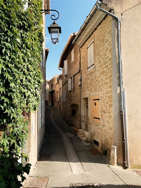 A STROLL THROUGH LOURMARIN - Petite Passport