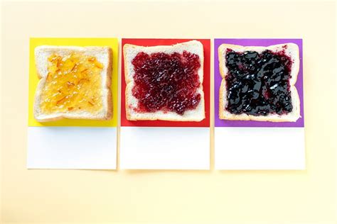 Different flavored jam on toast | Free Photo - rawpixel