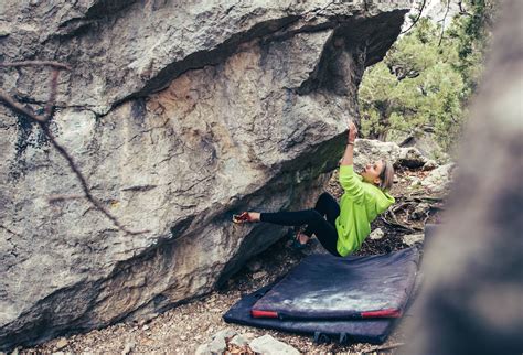 Bouldering vs. Rock Climbing: What's the Difference? (2024)