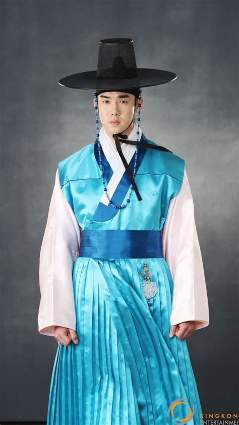 Korean traditional dress, Traditional outfits, Korean outfits