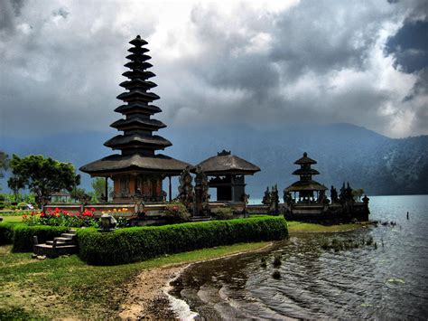 Bali temple | Bedugul. Ulun Danu Temple. Taken with a Canon … | Flickr