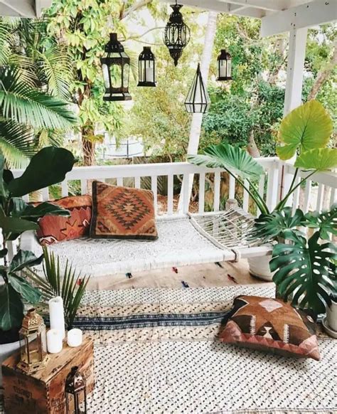 10 Cozy Yet Attractive Boho Front Porch Decor Ideas - Talkdecor