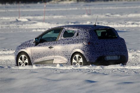 Spyshots: Renault Clio IV Looks Amazing - autoevolution