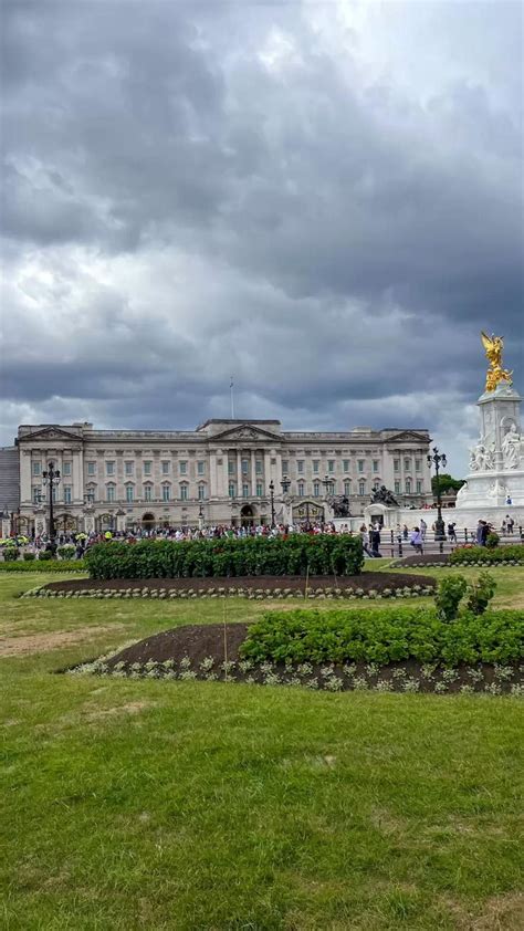 Buckingham Palace Aesthetic. | Buckingham palace, London, Royal family