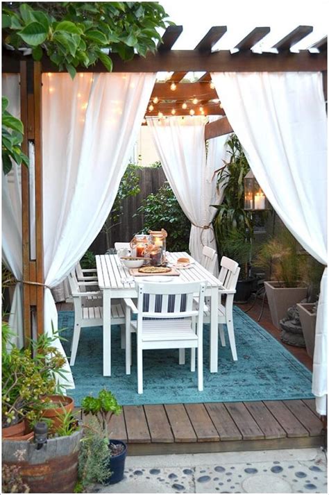 Curtains for a Pergola: Bringing Style and Function to Your Private Oasis