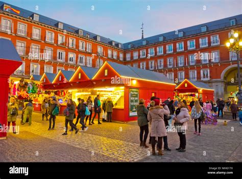 Christmas market, Plaza Mayor, Madrid, Spain Stock Photo - Alamy