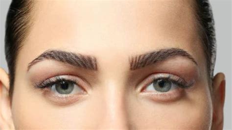 5 Easy Home Remedies To Get Rid of Itchy Eyebrows During Winters