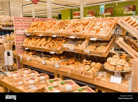 Bakery section hi-res stock photography and images - Alamy