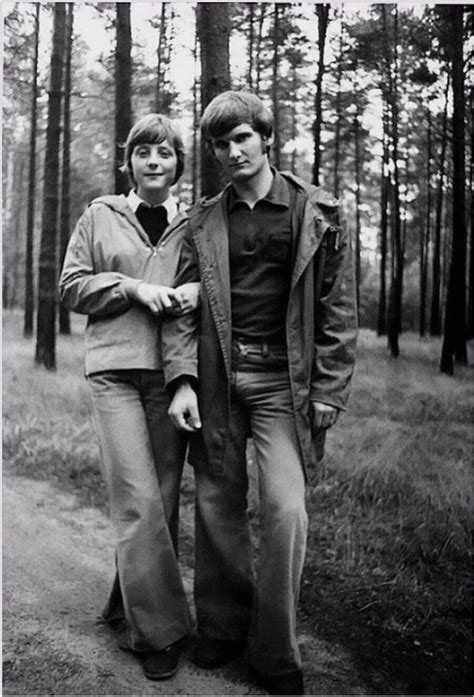 Angela with husband Ulrich Merkel in 1975 : r/OldSchoolCool