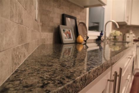 New Caledonia granite countertops - trendy gray shades in the kitchen