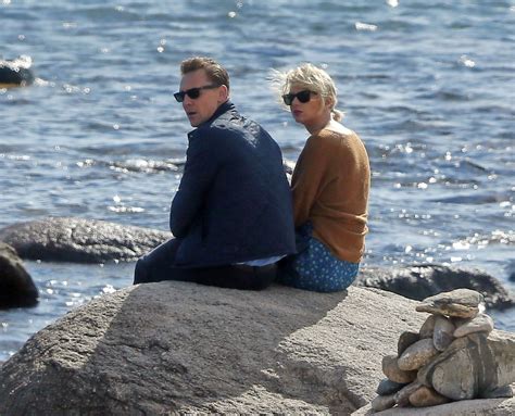 Taylor Swift - Enjoying a Day at a Beach in Rhode Island With Her New Boyfriend Tom Hiddleston ...