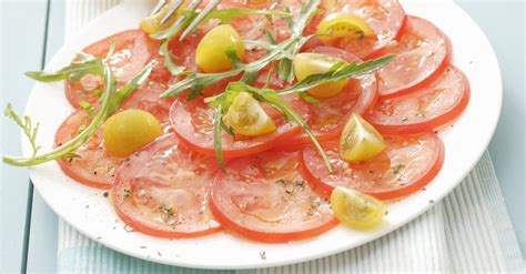 Sliced Tomato Salad recipe | Eat Smarter USA