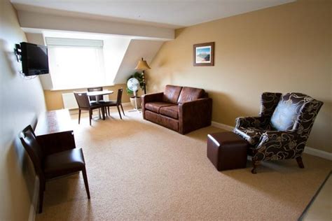 STRANDHILL LODGE AND SUITES HOTEL - Updated 2018 Prices & Reviews ...