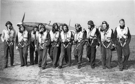 Hawker Hurricane pilots September 1941 | World War Photos