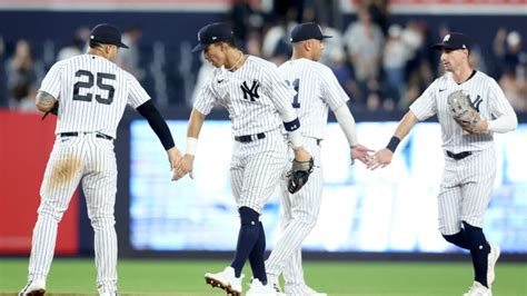 The Yankees have a tough infield decision to make for the playoff roster