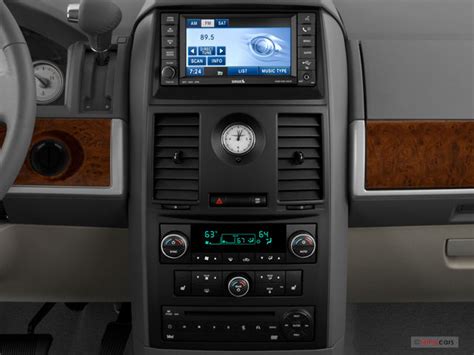 2008 Chrysler Town & Country: 11 Interior Photos | U.S. News