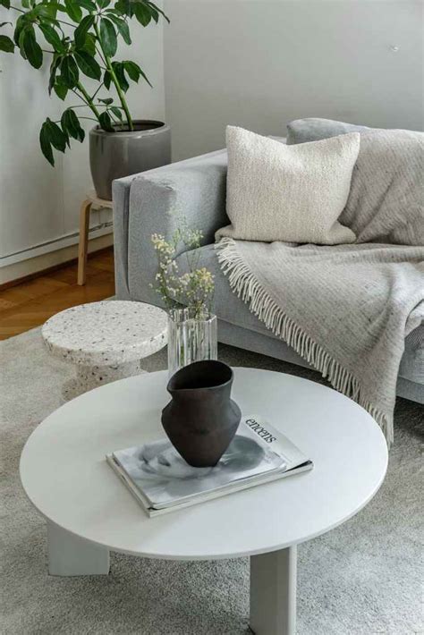 A subtle decor in a white studio apartment - COCO LAPINE DESIGNCOCO ...