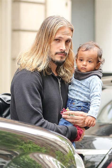 Zoe Saldana Steps Out With Her Rarely-Photographed Twins, Cy and Bowie ...