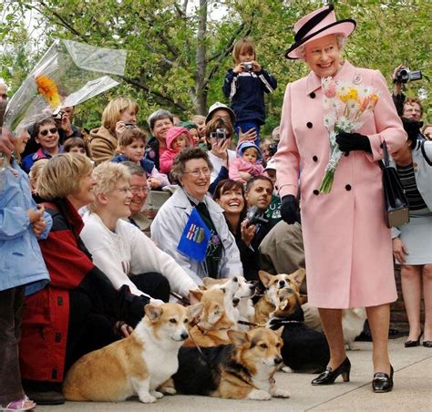 Queen Elizabeth 2. And 🐶🐶🐶 | Corgi, Queen elizabeth, Pembroke welsh corgi puppies