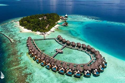 Best Places To Visit In Maldives(Timing, Fees, Location)