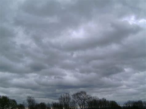 Sky Pictures: Dark Rain Clouds