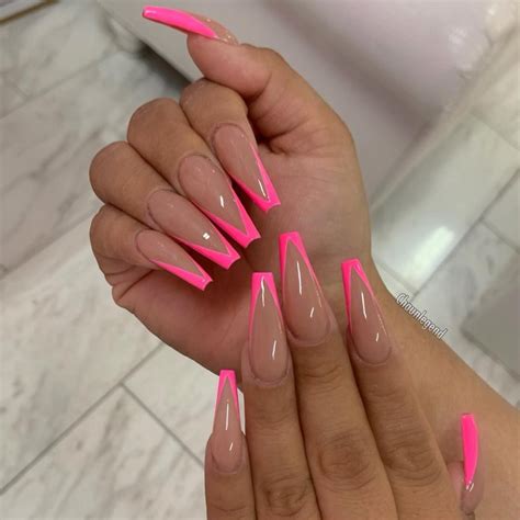 Chaun Legend on Instagram: "Thotiana Vtips 💕" | Unhas compridas, Unhas ...