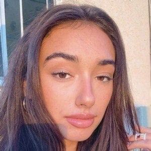 Kathleen Hixson - Age, Family, Bio | Famous Birthdays