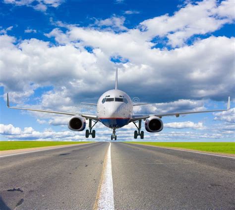 Private Jet Plane Taking Off with Motion Blur Stock Image - Image of executive, blur: 29519235