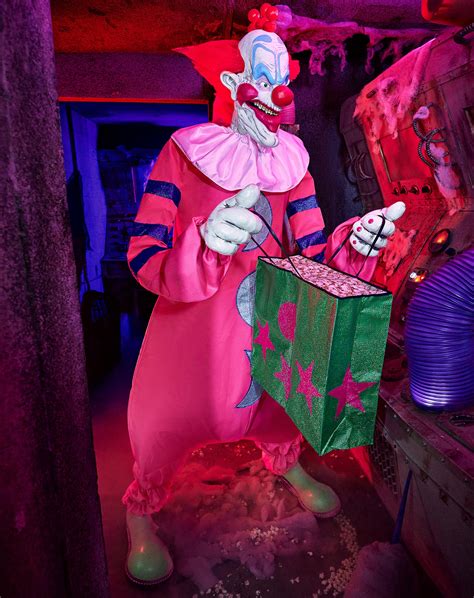 Spirit Halloween Reveals 40th-Anniversary Animatronics, Including Leatherface and Killer Klowns